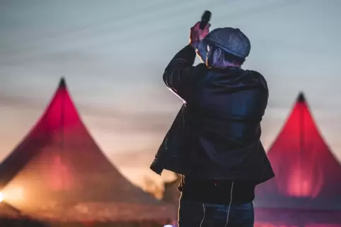 Oliver Dums ist einer der bekanntesten Musiker der Region. Das Bild zeigt ihn bei einem Auftritt im September in Billigheim – un