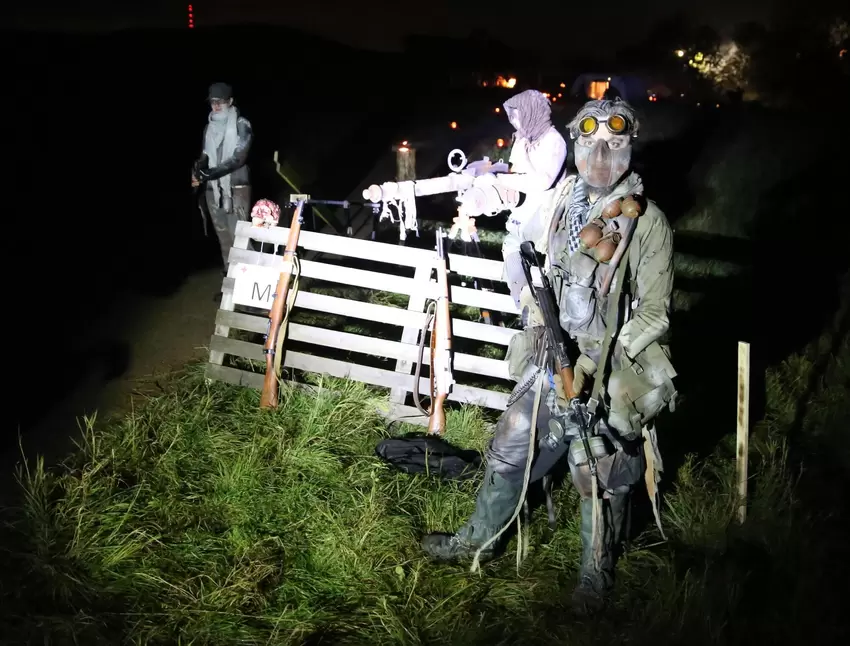 ... dann schlägst du dich gegen die Zombie-Scharfschützen durch, ...