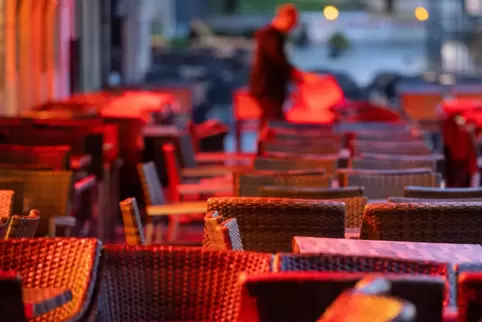 Ab Montag wird auch die Gastronomie in Ludwigshafen für vier Wochen schließen müssen. Nur noch Abhol- und Lieferservice bleibt e
