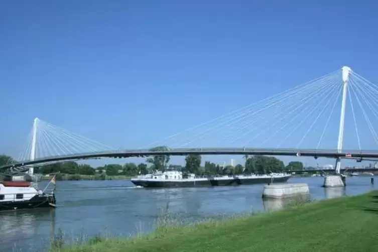 Fahrradbrücke zwischen Kehl und Strasbourg. 