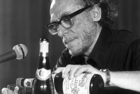 War der Schriftsteller Charles Bukowski (hier während einer Lesung in Hamburg 1978) ein Rheinland-Pfälzer?