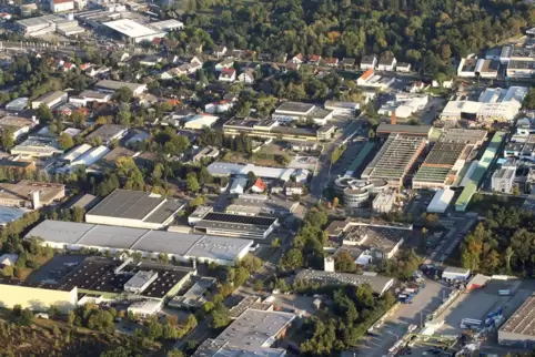 Aus der Luft: Industriegebiet Speyer-West. Die Gewerbesteuer der Betriebe gehört zu den wichtigsten städtischen Einnahmequellen. Aus der Luft: Industriegebiet Speyer-West. Die Gewerbesteuer der Betriebe gehört zu den wichtigsten städtischen Einnahmequellen.