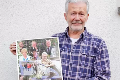 Hans-Jürgen Veil mit einer Collage aller Landräte und Geschäftsführer, für die er arbeitete. 