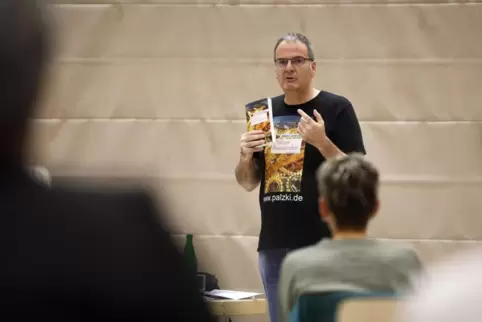 Vielschreiber: Dem Autor Harald Schneider scheint es nie an Einfällen für neue Geschichten zu fehlen. In Weilerbach stellt er se