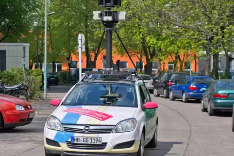 Auch Straßen der Bundeshauptstadt waren 2010 bei Google Street View zu sehen. Das Foto zeigt ein Google-Kameraauto in Berlin. 