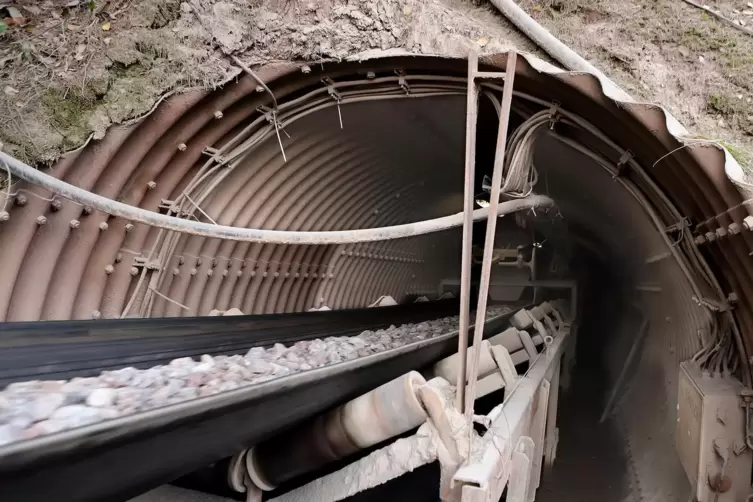 150 Meter geht dieser Misch-Tunnel in die Tiefe. 