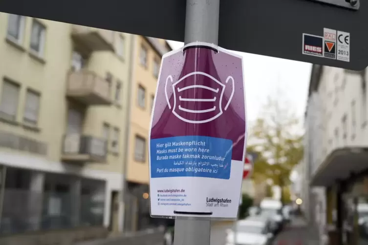 Klare Ansage: Etwa 100 Schilder sollen auf die Maskenpflicht in der City hinweisen.