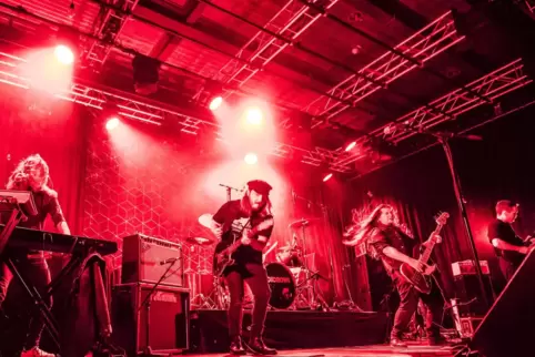 Rock und Metal aus dem rheinland-pfälzischen Partnerland: „Motorowl“ gaben in Kaiserslautern ihr erstes Konzert nach und ihr let
