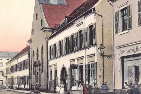 Das vormalige Gebäude des Gasthofs zu den „Drei Königen“ in der Marktstraße (am rechten Bildrand). Als dieses Fotos um 1900 aufg