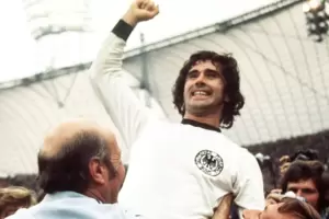 Gerd Müller nach dem WM-Sieg 1974. Gerd Müller nach dem WM-Sieg 1974.