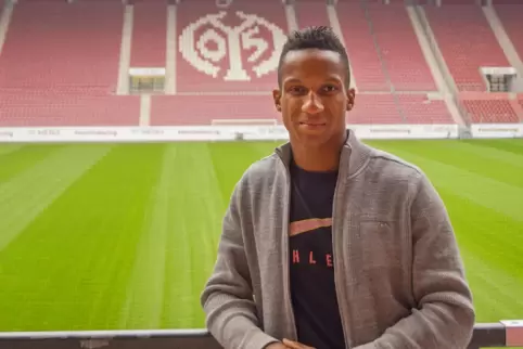 Dass Praktikant Raphael Holzdeppe dazu kommt, Partner von Mainz 05 auch mal bei einem Bundesliga-Spiel im Stadion zu betreuen, i