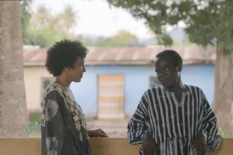 Gemeinsam in ihrem alten heimatlichen Dorf in Ghana: Katharina und C&eacute;phas Bansa. 