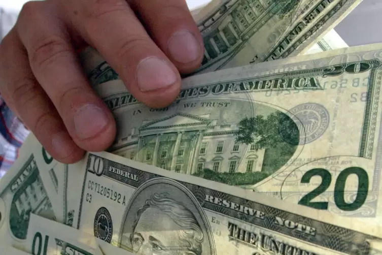 Die Verschuldung der USA ist in der &Auml;ra Trump nochmal rapide gestiegen. Dauerhaft sind seine Steuergeschenke nicht finanzierbar.