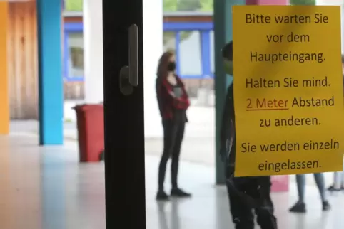 Elf Schulen im Kreis sind derzeit von Corona-Fällen betroffen.