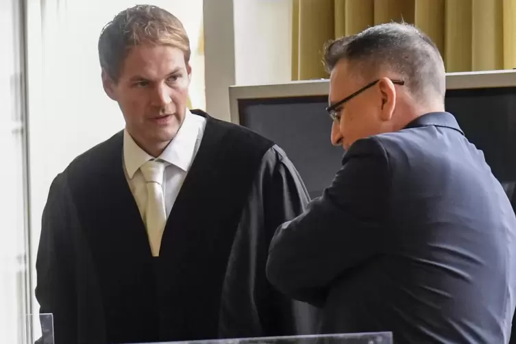 Will es ganz genau wissen: Staatsanwalt Kai Ankenbrand (links, mit Nebenklage-Vertreter Andreas Flory).