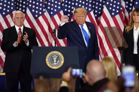 US-Präsident Donald Trump bei seiner Pressekonferenz am frühen Morgen deutscher Zeit. Zu dem Zeitpunkt ist längst noch nicht aus