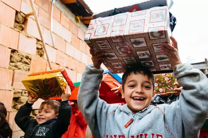 Die Weihnachtsgeschenke der Aktion gehen an arme Kinder, besonders in Osteuropa. Die Weihnachtsgeschenke der Aktion gehen an arme Kinder, besonders in Osteuropa.