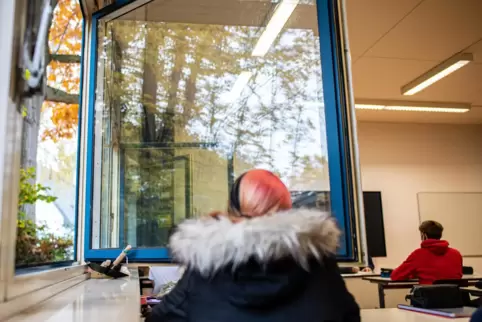 Das Lüften von öffentlichen Gebäuden wie Schulen im 20-Minuten-Takt könnte im Winter zum Problem werden. Lüftungsanlagen wären e