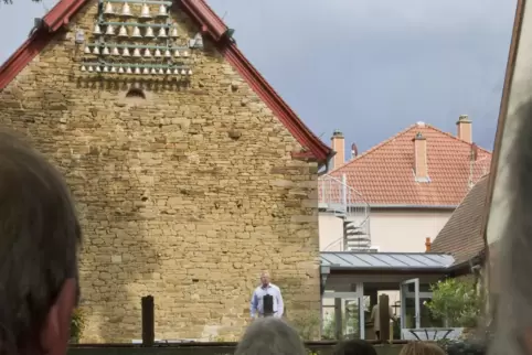 Das Rockenhausener Carillon hat schon manch Konzert gesehen (hier Marcel Siebers im Jahr 2016). Der „Rockenhausen Almanach“, der Das Rockenhausener Carillon hat schon manch Konzert gesehen (hier Marcel Siebers im Jahr 2016). Der „Rockenhausen Almanach“, der