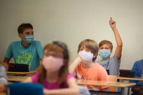 Auch im Unterricht müssen in vielen Schulen Masken getragen werden. 