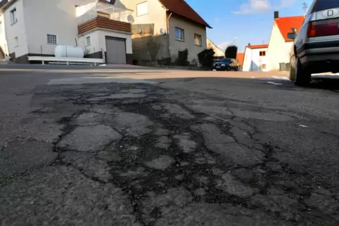 Der Gemeinderat hat sich noch einmal mit den Ausbauplänen für die Frutzweiler Straße befasst. 