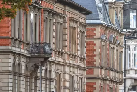 An der Ringstraßen-Architektur wird auf einen Blick deutlich, dass eine Außendämmung der Fassade keine Option sein kann. 
