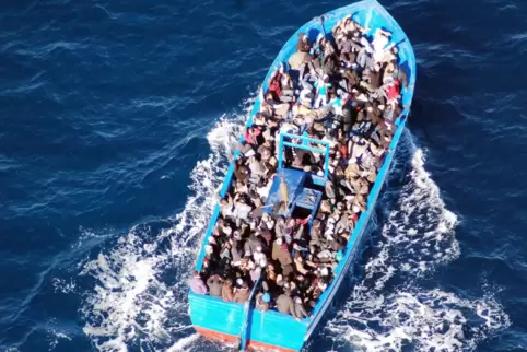 Im Mittelmeer in Seenot: Auf einen Beitritt zum kommunalen Bündnis „Städte sicherer Häfen“, das aus dieser Lage geretteten Mensc