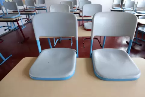 Fünf Schulen in Rheinland-Pfalz sind derzeit wegen Corona-Infektionen komplett geschlossen.