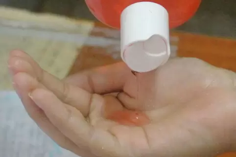 Zurückgerufen wird das Produkt „Mir24 Desinfektion Handgel“ in den Größen 50 und 100 Milliliter.