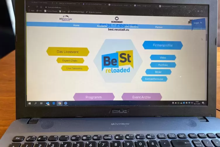 Sch&uuml;ler und Ausbilder kommen auf der eigens f&uuml;r die Best eingerichteten Online-Plattform ins Gespr&auml;ch.