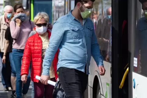 Auch darauf muss geachtet werden: Maskenpflicht im Bus. Auch darauf muss geachtet werden: Maskenpflicht im Bus.