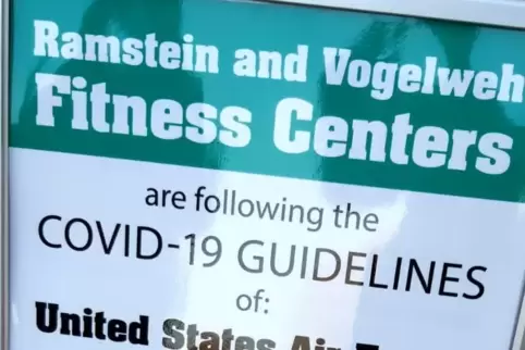Dass die Fitness Center auf der Air Base Ramstein nach den Corona-Vorgaben des gastgebenden Landes betrieben werden, steht auf d