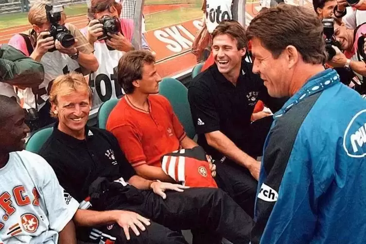 FCK-Meistersaison 1997/98: Andreas Brehme (Zweiter von links) neben Pascal Ojigwe (links) und Frank Greiner sowie Gerry Ehrmann 