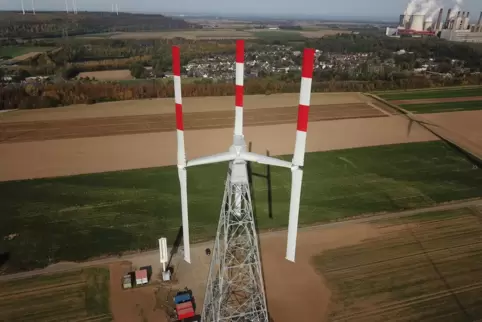 Dieser Prototyp einer neuen, leiseren Windkraftanlage wird derzeit in Deutschland getestet.