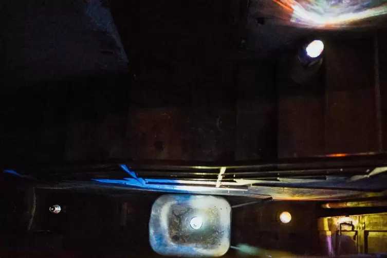 Lichtskulpturen in der Auff&uuml;hrung &bdquo;Die Turmmaschine&ldquo; im Mannheimer Kirchturm St. Peter (November 2020). 