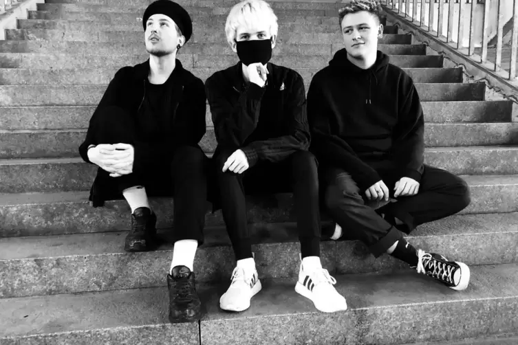 Philipp Arlt, Benny Brose und Leander Reutter, die neue Industrietempel-Generation, beim Projekt &bdquo;D&Aacute;RK&ldquo; im Mannheimer Handelshaf