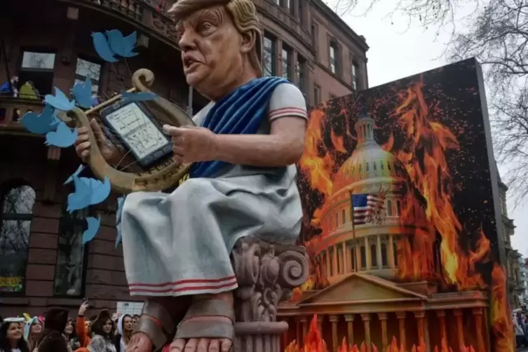 Nero Trump: Der gerade abgew&auml;hlte Pr&auml;sident der USA rollte 2019 durch Mainz und hatte das Capitol in Brand gesteckt.