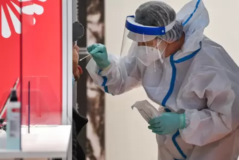Die Anzahl der Neuinfektionen ist im Wochenvergleich stabil geblieben. 