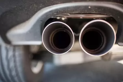 Auspuffrohr eines Diesel-Fahrzeugs. 