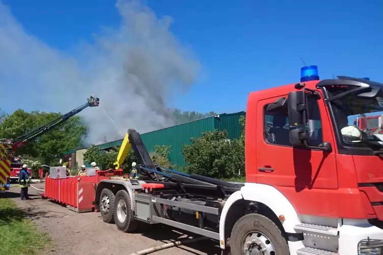Bei einem Brand im Mai 2019 in Münchweiler kam der neue Wechsellader zum Einsatz. Er war mit einem auswechselbaren Abrollbehälte