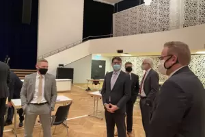 Dienstlich in Koblenz: Der Pirmasenser OB Markus Zwick (rechts) und der Landrat des Kreises Kaiserslautern, Ralf Leßmeister (lin Dienstlich in Koblenz: Der Pirmasenser OB Markus Zwick (rechts) und der Landrat des Kreises Kaiserslautern, Ralf Leßmeister (lin