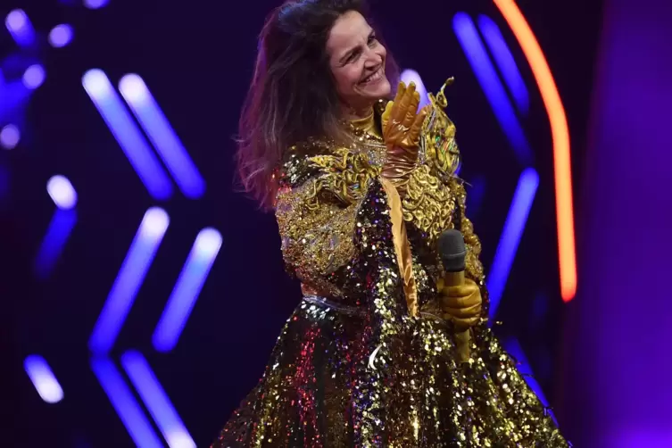 Die &bdquo;G&ouml;ttin&ldquo; wird enttarnt: Rebecca Immanuel in der zweiten Staffel von &bdquo;The Masked Singer&ldquo;.