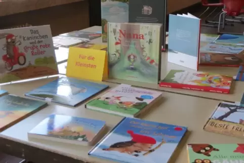 Auch wenn keine Büchertische zum Schmökern einladen, können Werke bestellt werden.