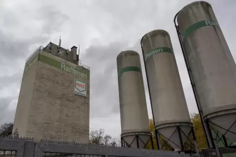 Das Raiffeisen-Grundstück mit den markanten Silos.