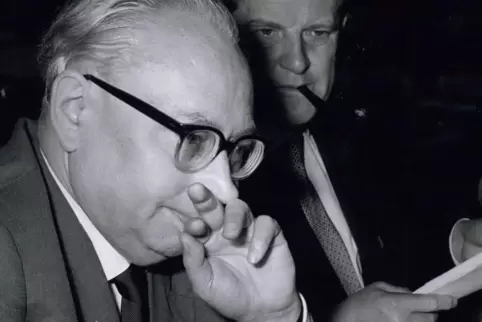 Erich Ollenhauer (links) und Herbert Wehner sorgten 1959 auf dem Godesberger Parteitag für die Neuorientierung der SPD und macht