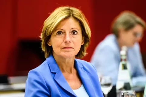 Die rheinland-pfälzische Ministerpräsidentin Malu Dreyer (SPD) hat sich angesichts der Zunahme schwerer Corona-Erkrankungen und 