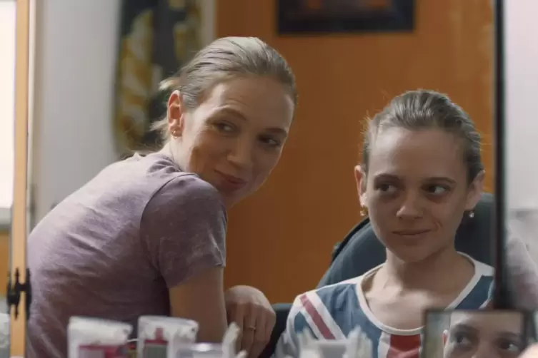 Mutter und Tochter stellen sich dem Schicksal: Alena Yiv (links) und Shira Haas in &bdquo;Asia&ldquo; aus Israel. 