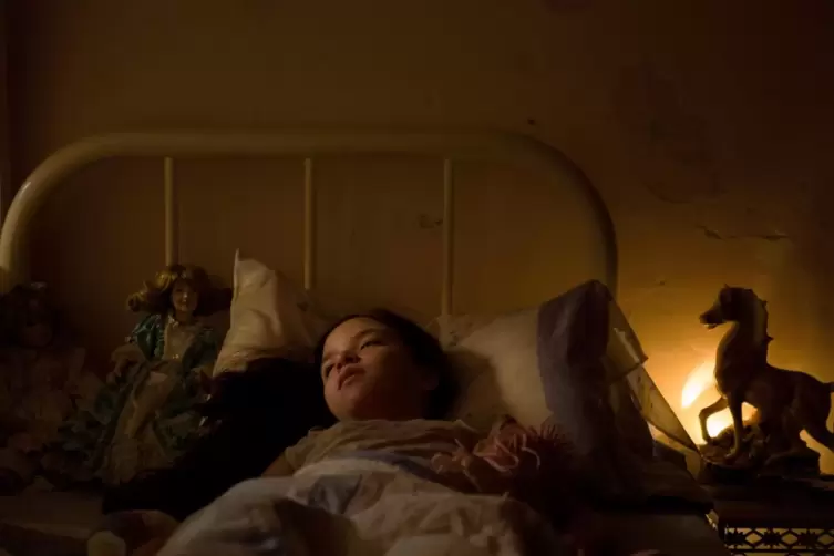 In Sorge um die Mutter: Laura Castro Art&uacute;z als Camila in &bdquo;Longing Souls&ldquo;.