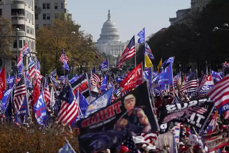 Auf der Pennsylvania Avenue in Washington versammelten sich am Samstag Zehntausende Trump-Anhänger. 