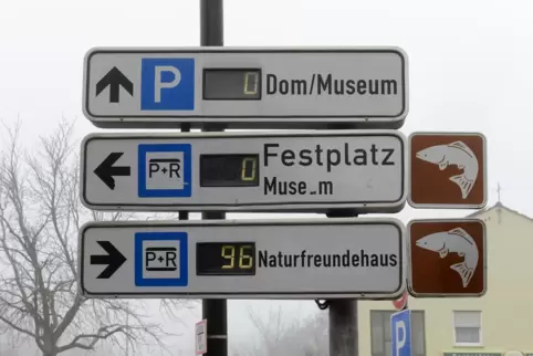 Umstieg am Naturfreundehaus: Ansatz für eine erste „Mobilitätsstation“? Umstieg am Naturfreundehaus: Ansatz für eine erste „Mobilitätsstation“?